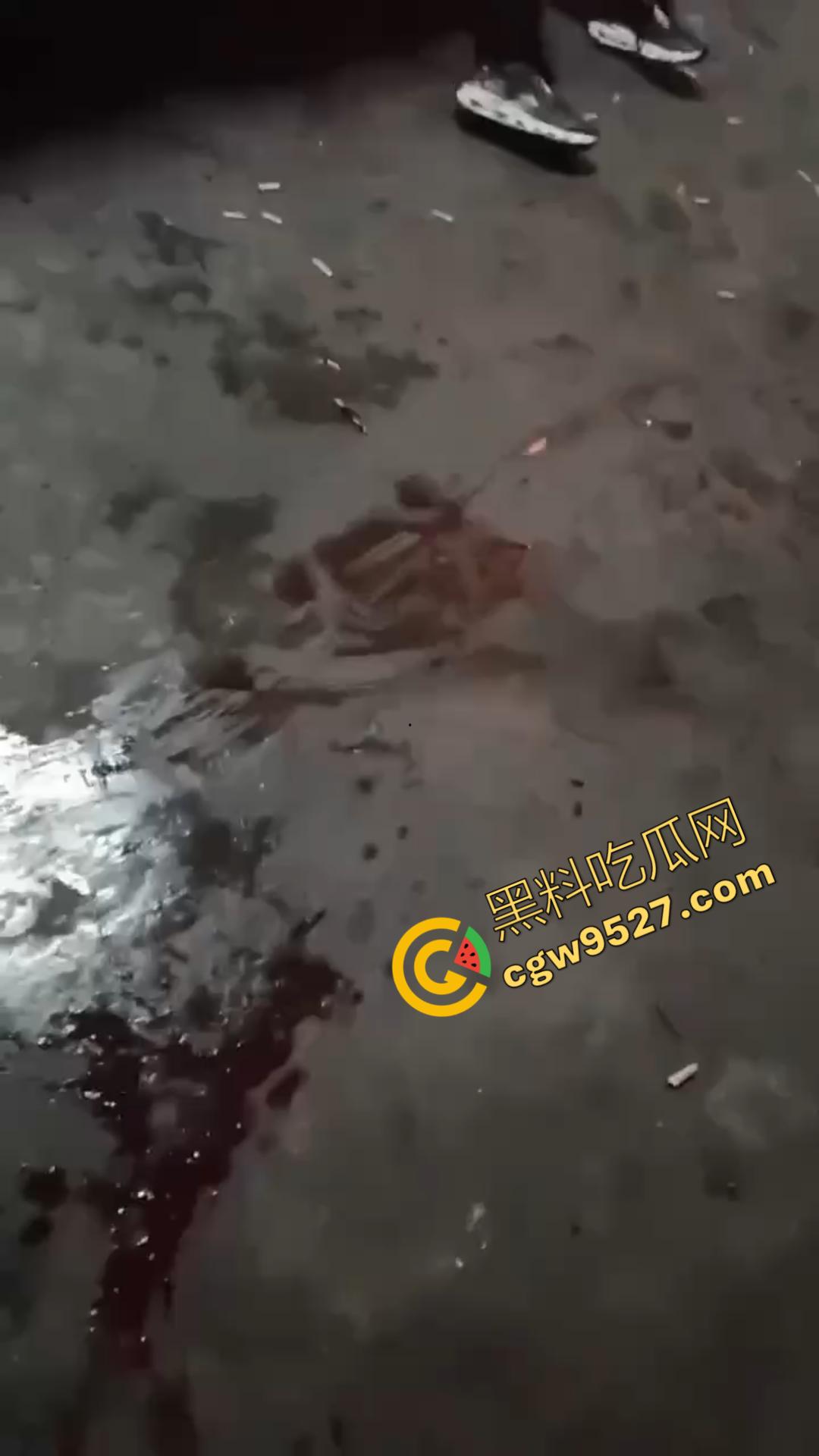 乡村驱邪术！大妈现场驱邪惊魂，法师施法令众人瞠目，大妈惨遭玩坏，众人瞠目结舌-1