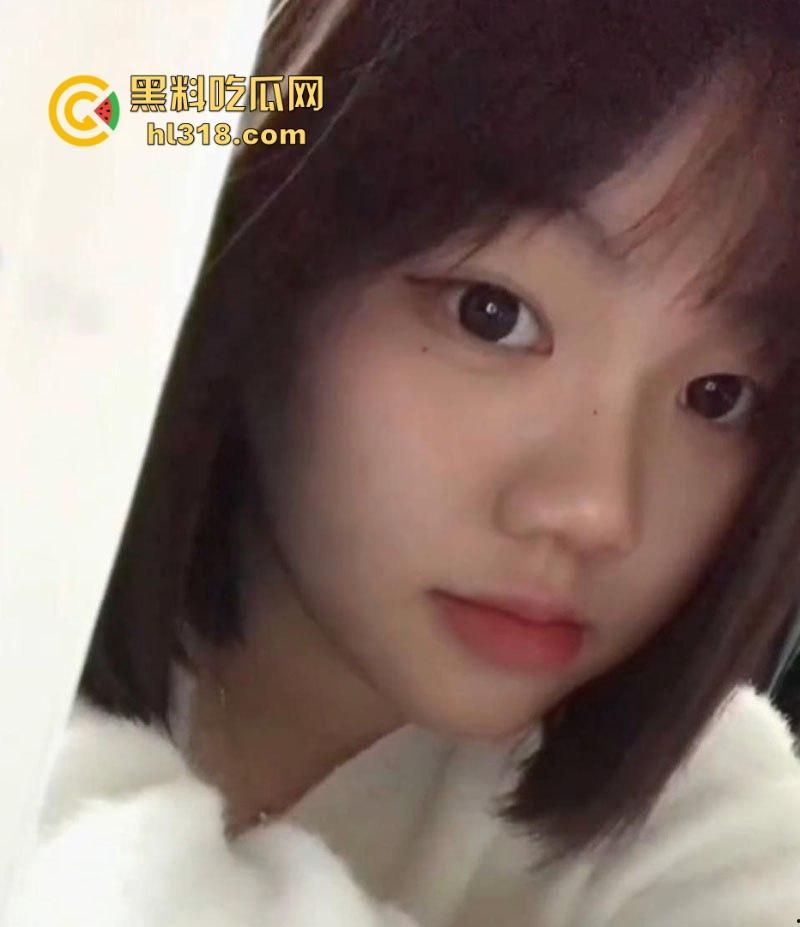 沈阳高级中学高三短发妹网调自慰视频曝光，极品巨乳揉搓自慰，骚穴被两指掰开，淫水狂喷淫靡至极！-4