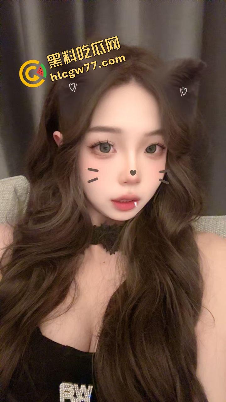 内蒙古赤峰空姐【王雪】婚内被包养，人妻身份挡不住浪逼本性，每次小哥出差就提前开房爽操一炮！-4