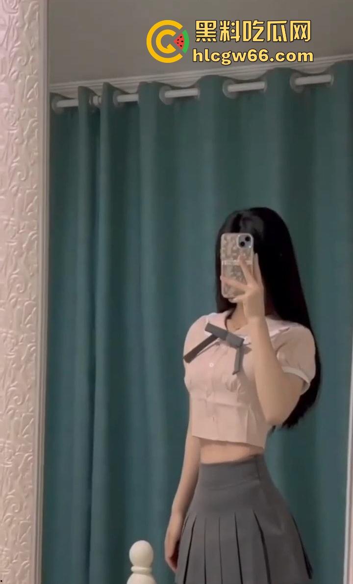 帝都5000买双飞两个学生妹轮番上阵伺候，干累了还能换口味，轮流骑互舔逼伺候得像皇帝爷！-2