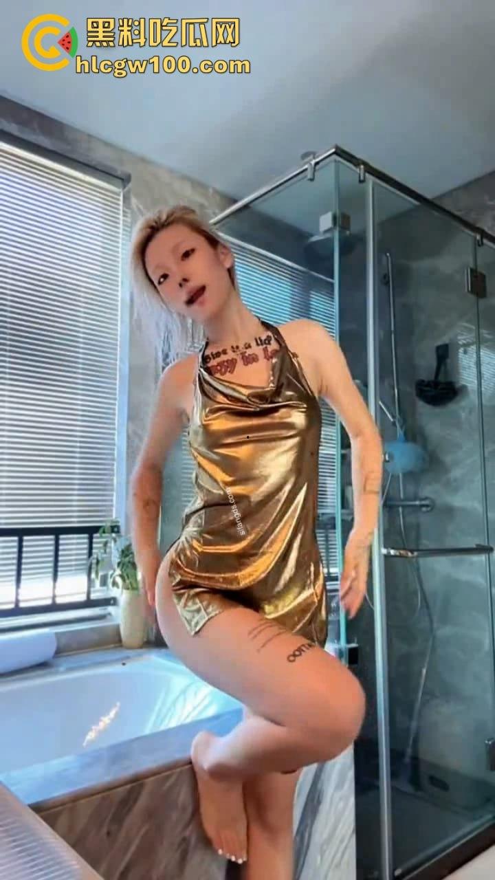 推特纹身爱好者【HighSchool】 露脸性爱自拍 调教性爱现场直播！刺青母狗实战秀 让你大呼过瘾！-16