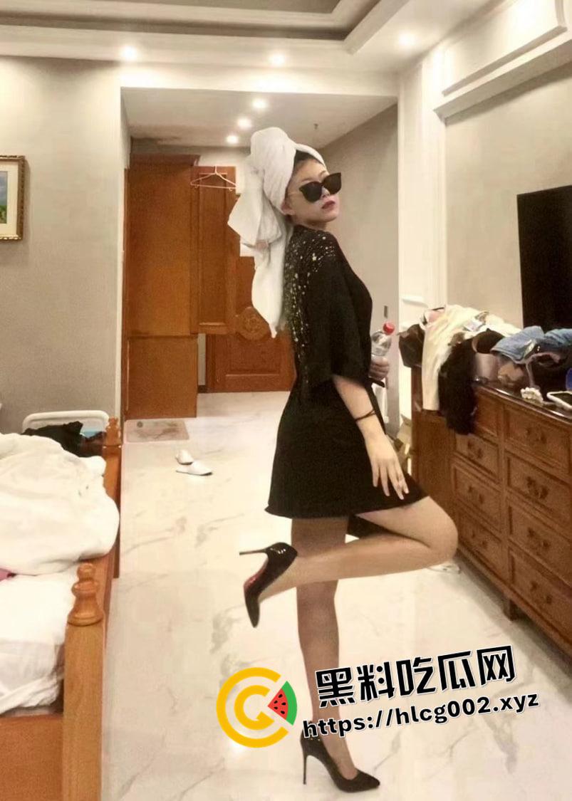 抖音【抓哥】【张露文】自导自演上层人士人设的陪酒妹 诈骗粉丝割韭菜 淫荡生活逼都被草黑了-5