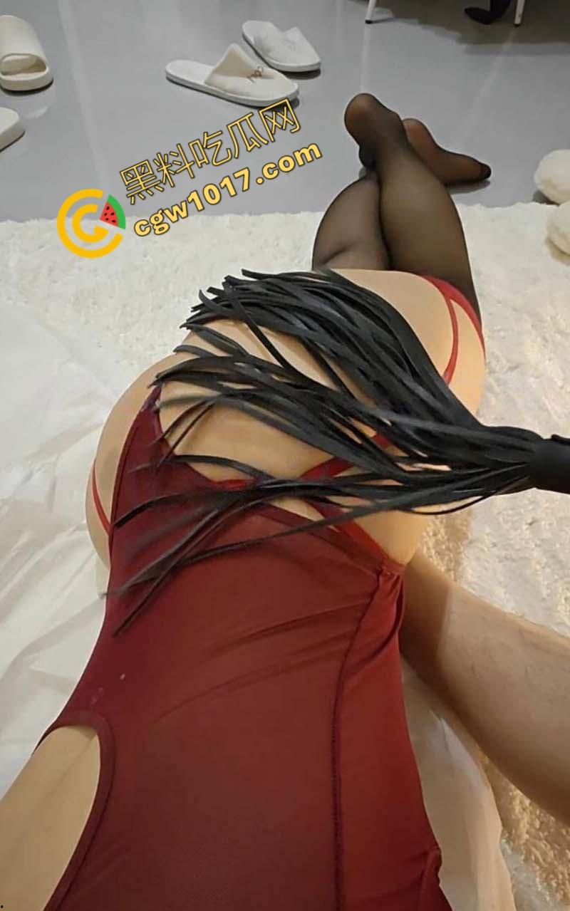 海角大神【野兽绅士】销魂驯兽：将姐姐调教成性奴，背骑遛弯，舔足湿滑，狗叫销魂！-8