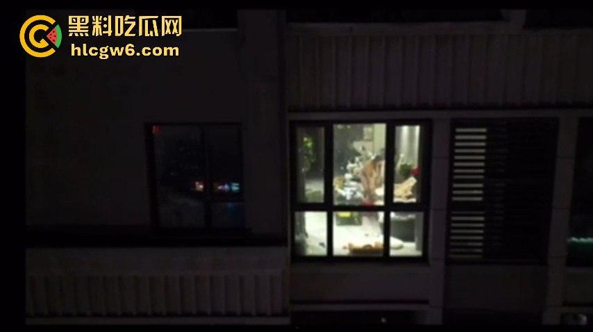 江苏南京市鼓楼区裸体大奶少妇欣赏了吗，瓜友用无人偷拍独守空房的裸装少妇看着很温柔舒服。-2