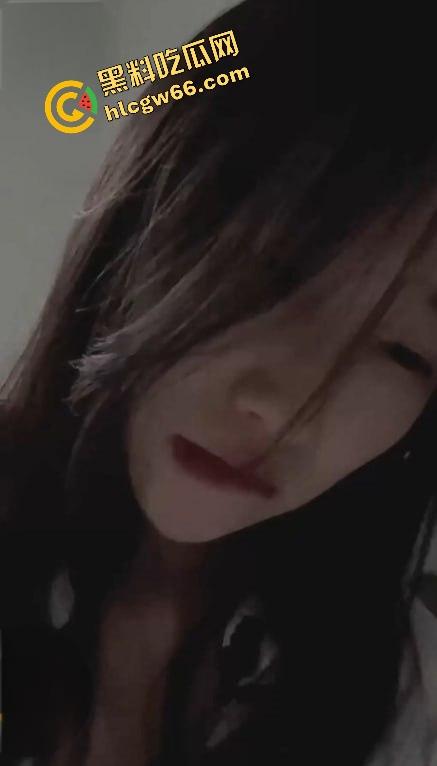 抖音哈尔滨人妻【辣妈康康】大尺度福利视频流出！黑丝肥臀自慰喷水，假屌猛插嫩逼淫叫爽翻天！-9