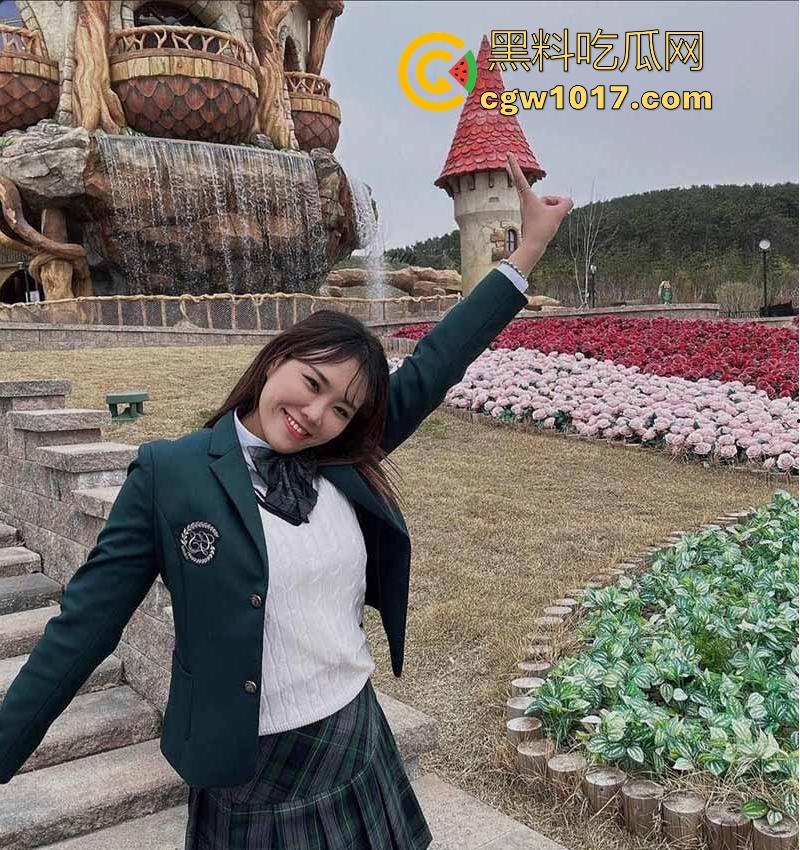 护士小姐姐为你服务!白衣天使外表下隐藏狂野一面,口交深喉女上骑乘,无套后入猛操肥臀摇曳如浪!-4