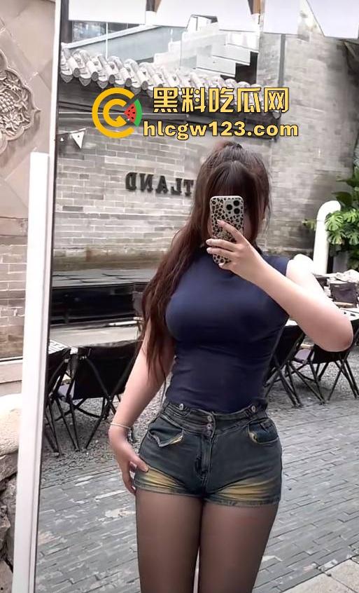 抖音微胖肥臀小网红【宣宣宝宝】不良视频流出 颜值超美身材性感 扭动肥臀暴力后入 勾人至极！-6