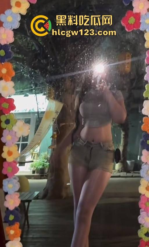 抖音微胖肥臀小网红【宣宣宝宝】不良视频流出 颜值超美身材性感 扭动肥臀暴力后入 勾人至极！-7