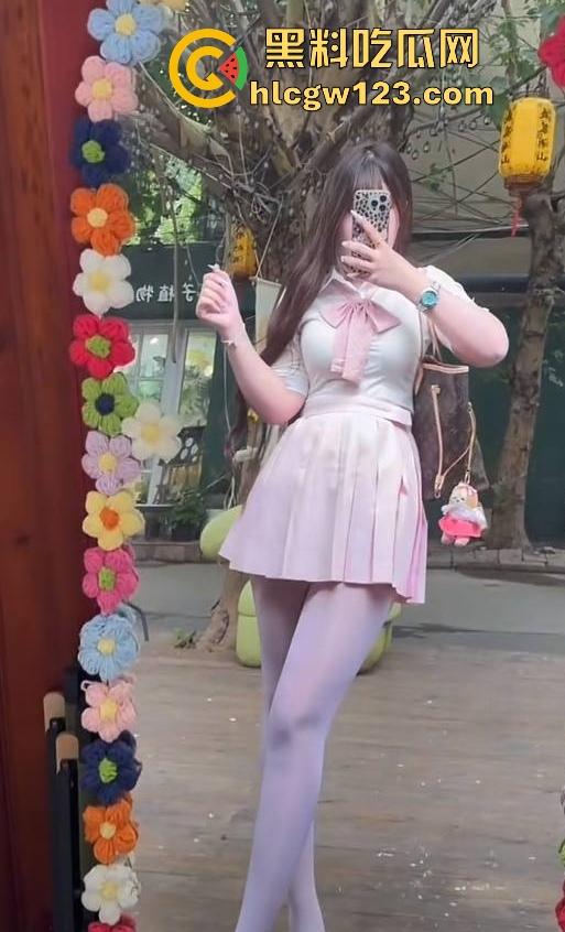 抖音微胖肥臀小网红【宣宣宝宝】不良视频流出 颜值超美身材性感 扭动肥臀暴力后入 勾人至极！-8