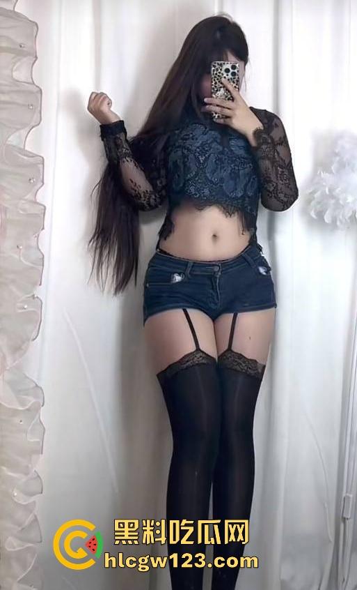 抖音微胖肥臀小网红【宣宣宝宝】不良视频流出 颜值超美身材性感 扭动肥臀暴力后入 勾人至极！-10