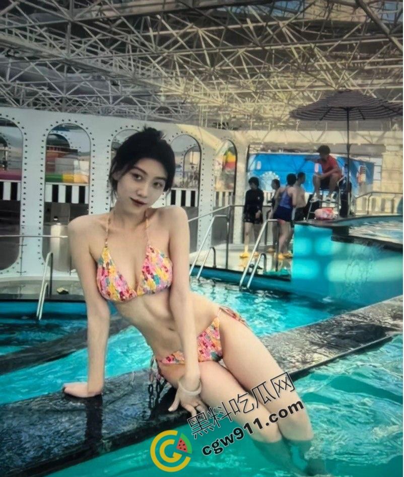 景德镇女神【刘晓丽】约炮激情流出！黑色情趣套装暴露完美身材，乳波臀浪妖娆至极！-3