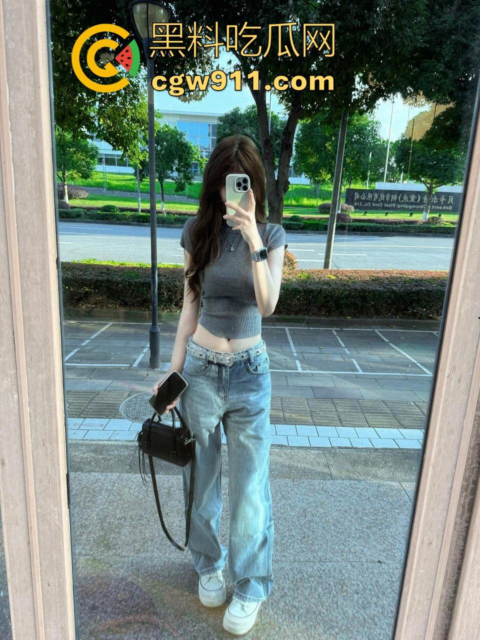 网恋半年的和平精英网友终于奔现啦!二话没说见面就是插,这妹子做爱期间也不浪费时间开一把!-6