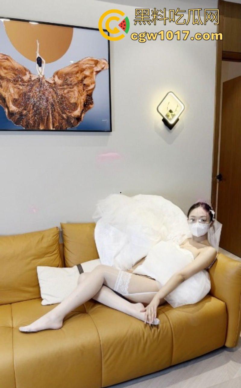 快手御姐网红【媚娘白玉花】最新私密视频曝光，大尺度换衣擦边，雪白肌肤粉嫩诱人美到窒息，释放原始欲望！-7