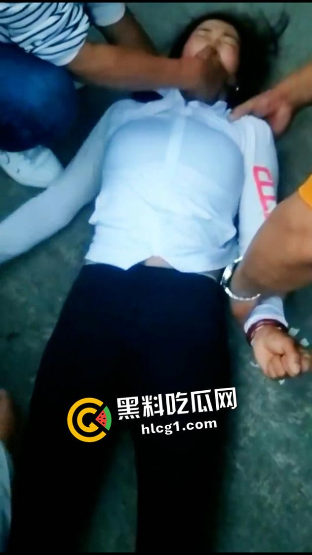 四川凉山泸沽湖格屋强拆事件 未经法律强制拆迁 当地少年无法接受事实自杀 维权视频全网封杀-1