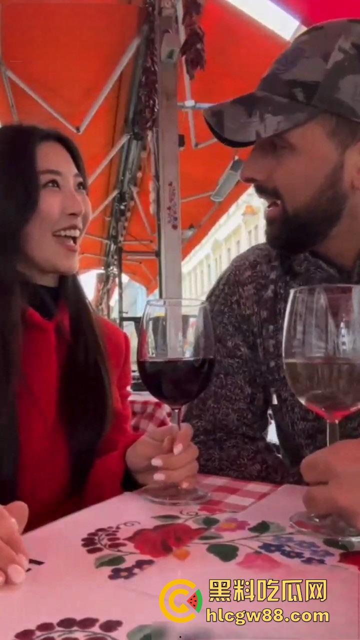 里斯本大奶留学生【胡依冉】街头被老外忽悠回家，共浴吃奶爆操随便玩，巨乳小骚逼被大屌输出！-1