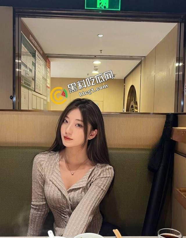 四川音乐学院舞蹈生『韩歆妍』口活堪比技师 装清纯不让拍脸 性爱视频流出-2