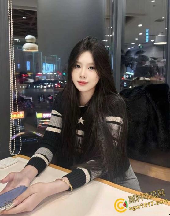 成都师范大学【陈曦涵 】，被体校男友在出租屋站起来狂蹬，开档渔网后入爆操，爽到高潮痉挛全身抽搐！-1