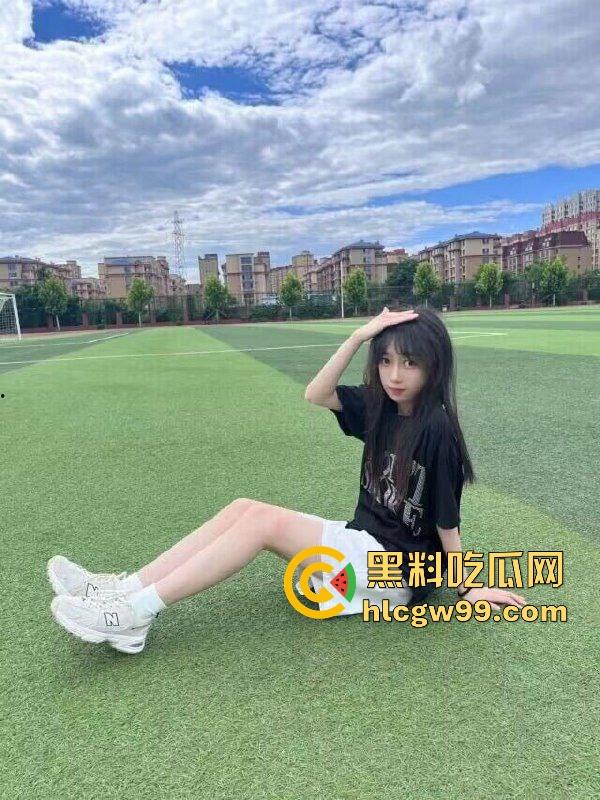 初恋还是初恋，嫩逼还是嫩逼，回家过年相遇，几杯酒下肚直接开房，一摸还是当年那个水汪汪的感觉！-5