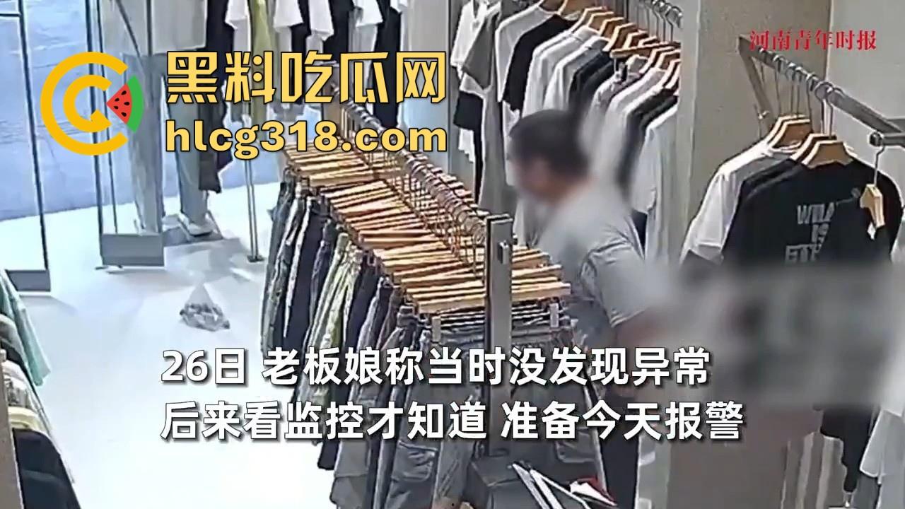 四川资阳一男子爬进服装店自慰，对着地板裸漏鸡巴摩擦，这是什么奇葩操作憋太久了？-6