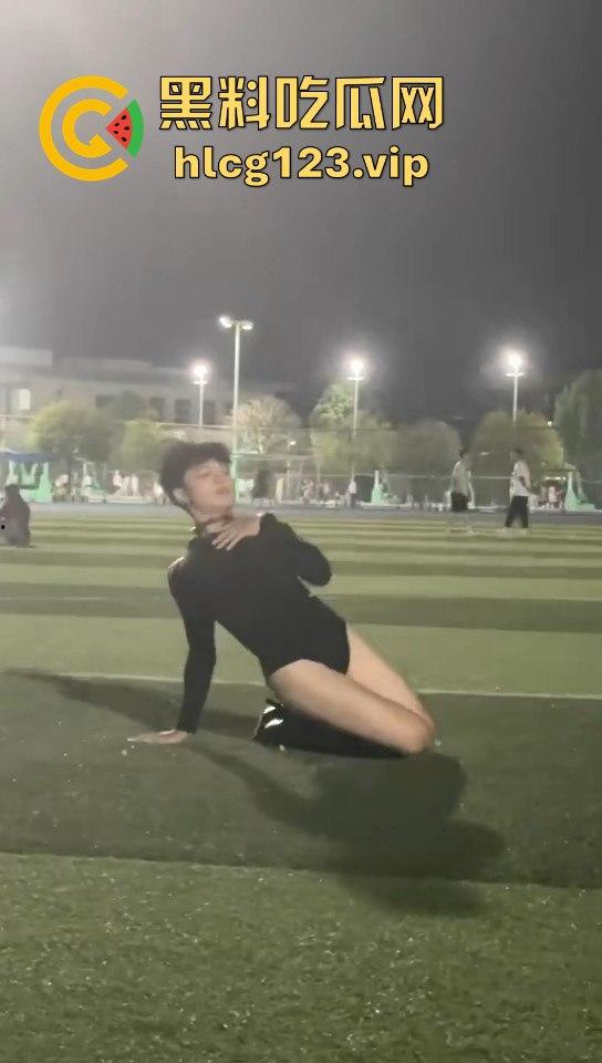贵州铜仁男大骚0穿高跟引爆操场！大跳骚舞找主人，抖音粉丝蹭蹭涨，学校警告挡不住骚气外露！-14