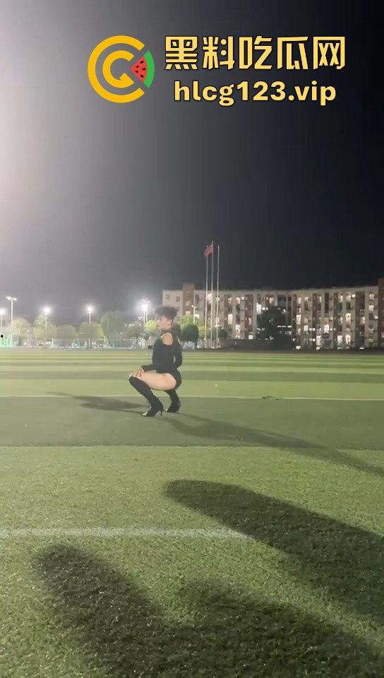 贵州铜仁男大骚0穿高跟引爆操场！大跳骚舞找主人，抖音粉丝蹭蹭涨，学校警告挡不住骚气外露！-16