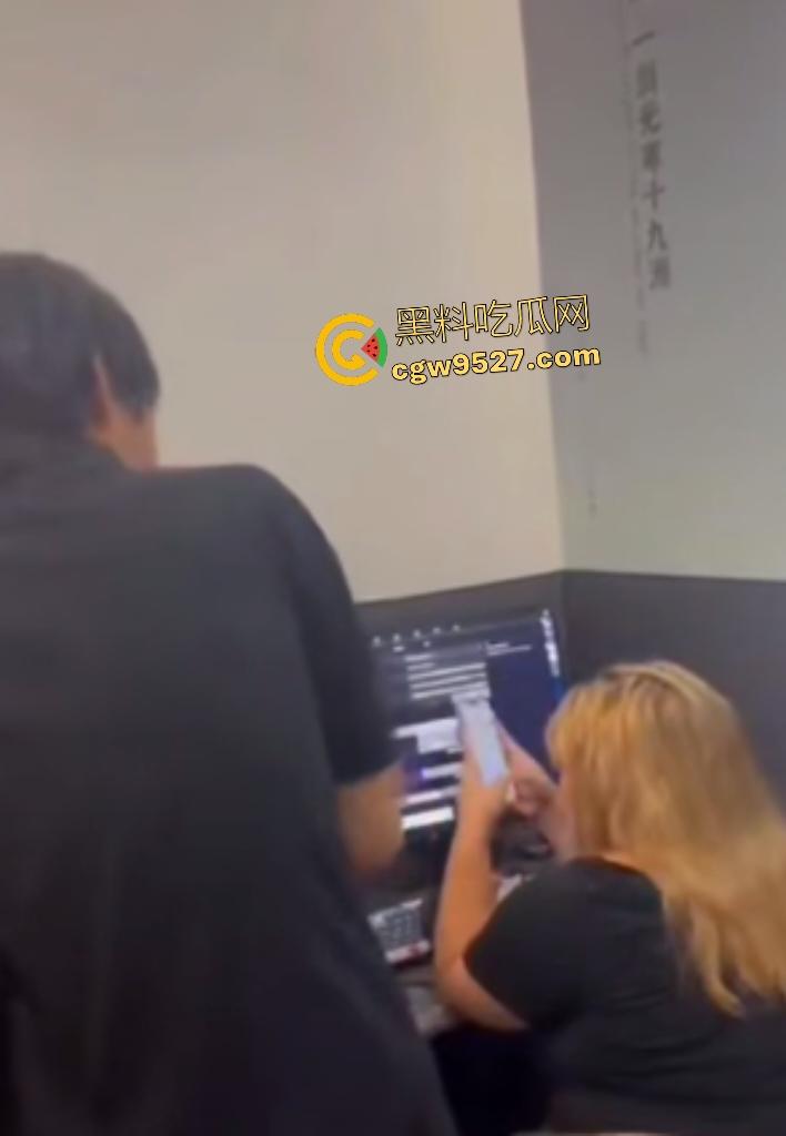 【锦一】网恋奔现见猪头？现场开骂这么肥还骗钱，说180斤都算保守了，立马打110来现场抓骗子！-7