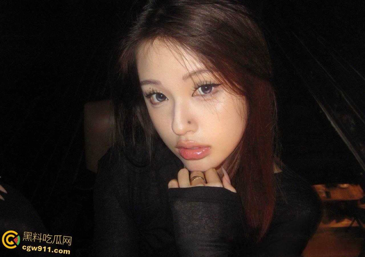 气质人妻【宋亚琦】，偷情老公兄弟，穿情趣黑丝握肉棒送进小穴，晃着大奶被爆操，纯荡妇淫娃！-4