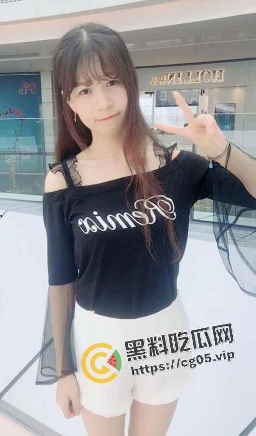 湖北武汉人妻【刘琪琪】背着老公勾引老公朋友被抓 白色的婚纱和黑丝母狗之间来回切换-6