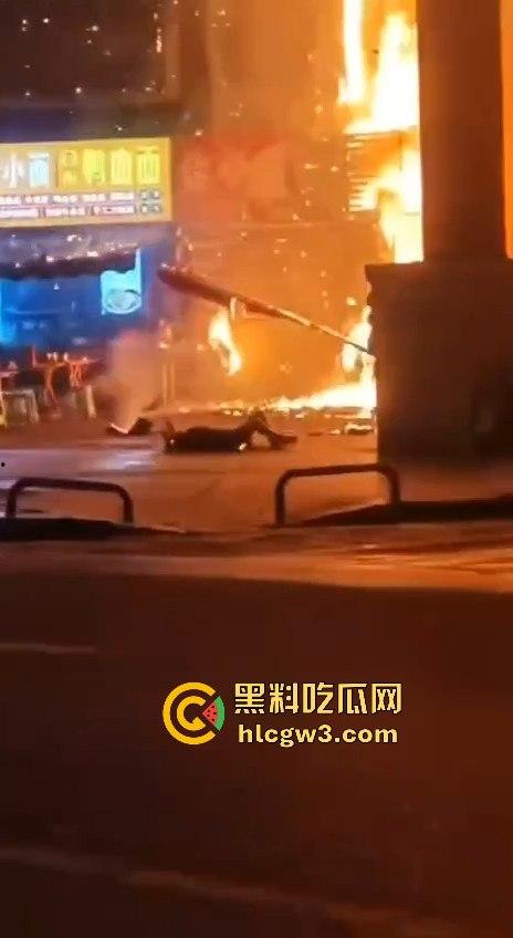 重庆南坪江南装饰城突发火灾！火光冲天令人心惊，愿所有人都能平安无事！-10