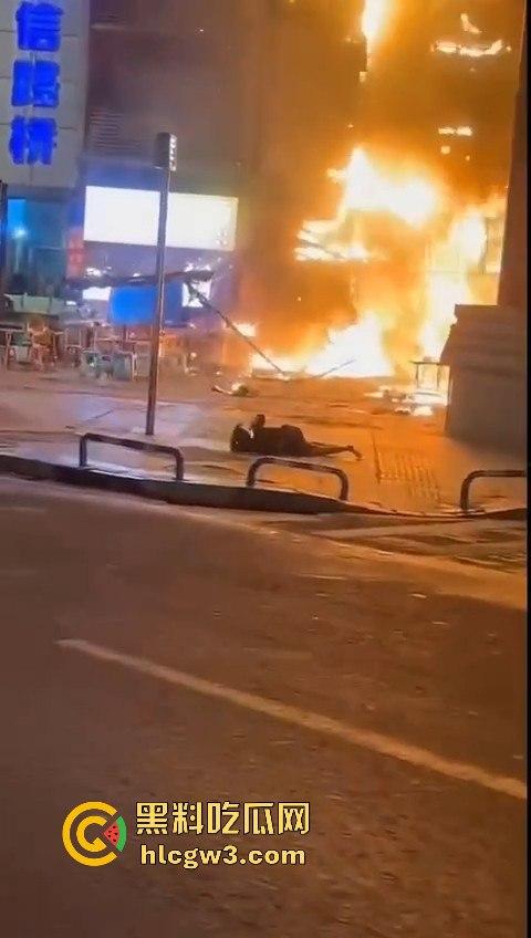 重庆南坪江南装饰城突发火灾！火光冲天令人心惊，愿所有人都能平安无事！-14