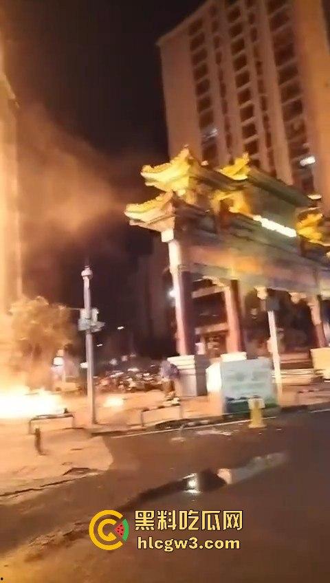 重庆南坪江南装饰城突发火灾！火光冲天令人心惊，愿所有人都能平安无事！-15