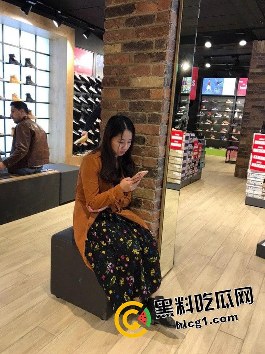 绝顶风骚人妻 眼神拉丝 裤衩胶粘 说着骚话让你赶紧插入 这也太有感觉了-1