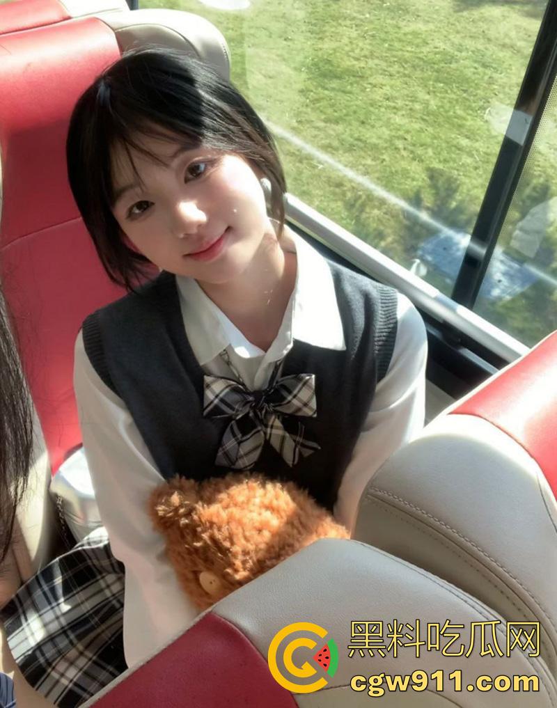 山东职业学院校花美少女【张芊芊】，极品身材学生妹，被后入内射享受快感，宿舍自摸骚叫好痒，勾引金主爸爸！-7