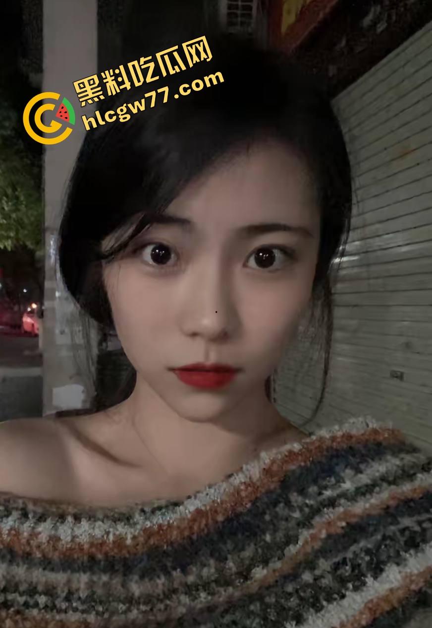 长沙零食有鸣门店高颜值实习生【赵雪】制服反差女神被男友泄露性爱自拍，制服不是工装，是情趣外壳！-5