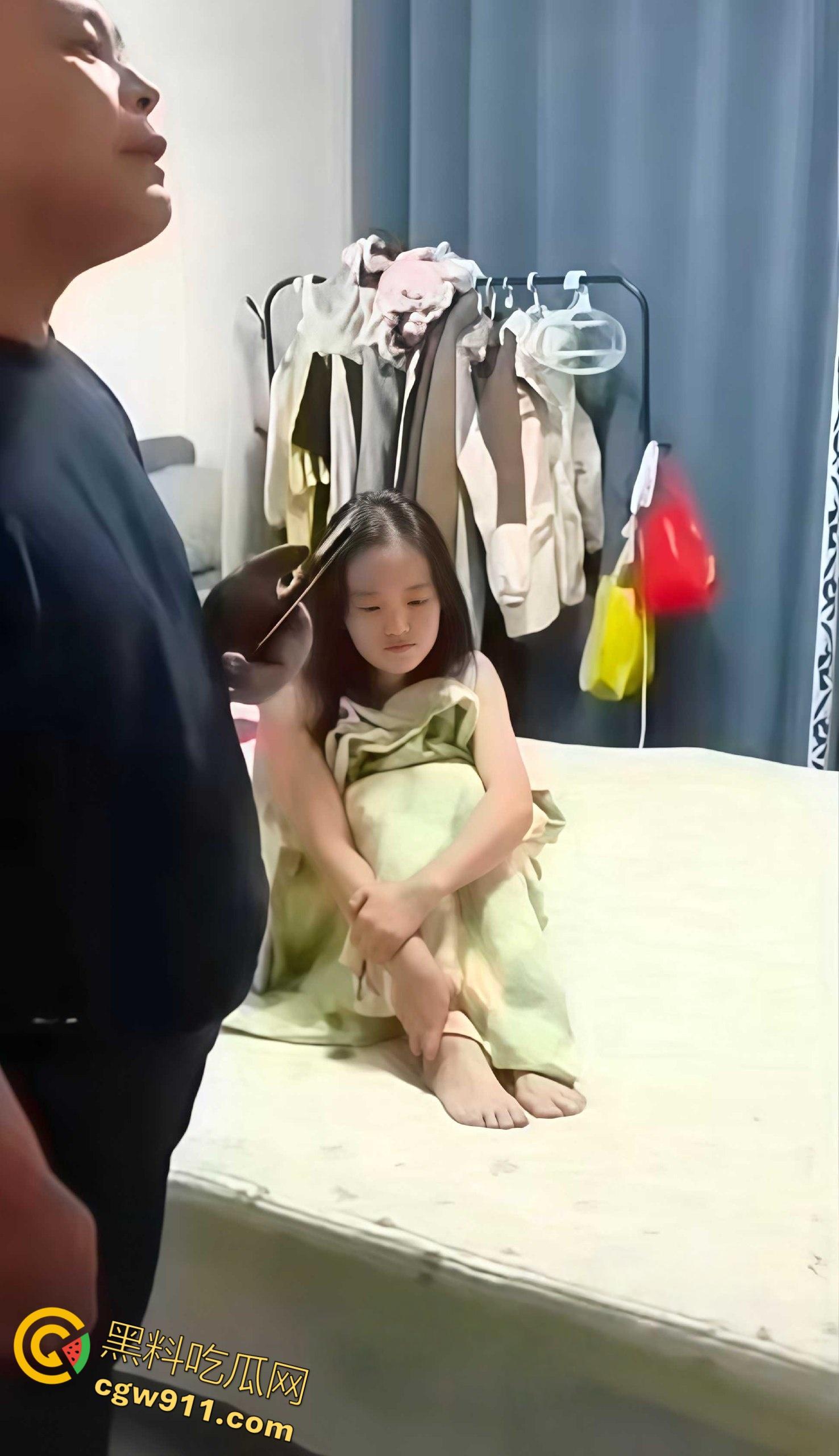 安平公园怡景城小区，当场撞见老公与小三赤身裸体纠缠，现场尴尬混乱不堪，带你直击超火爆的捉奸第一现场！-6