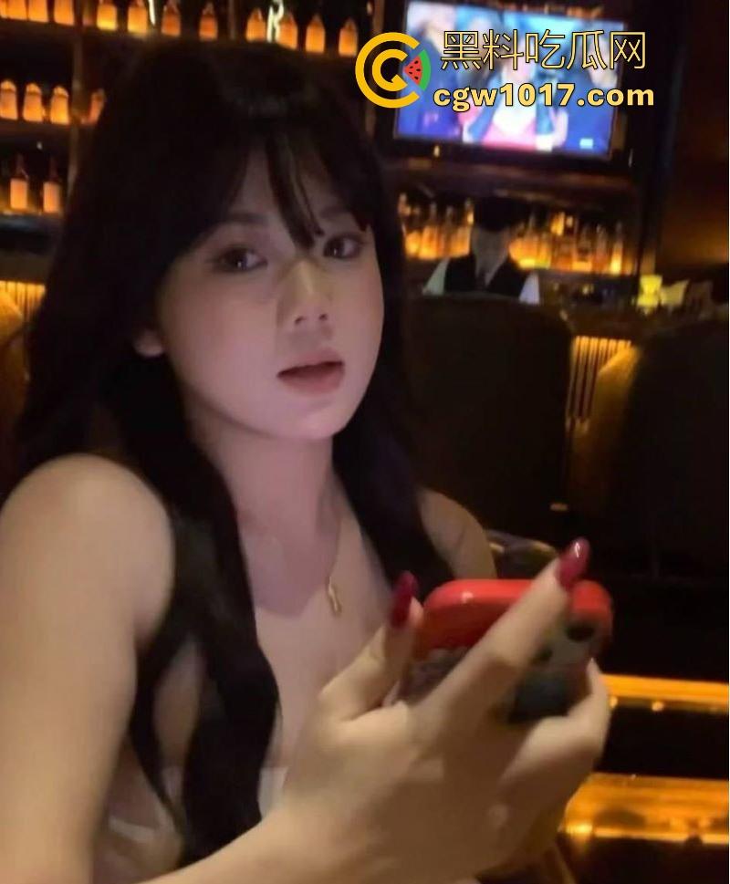 积目约炮湖南超骚小母狗，逼痒难耐寻求爸爸调教，刚到酒店就裸聊扣骚穴勾引，这不操他真是天理难容啊！-6