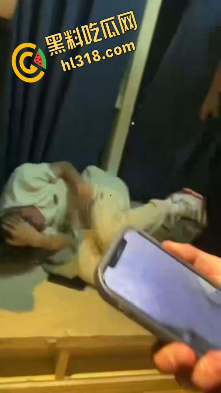 造谣女设局仙人跳，约男子酒店打炮，不料开门遭壮汉围殴暴揍，又是一个精虫上脑的蠢货  !-11