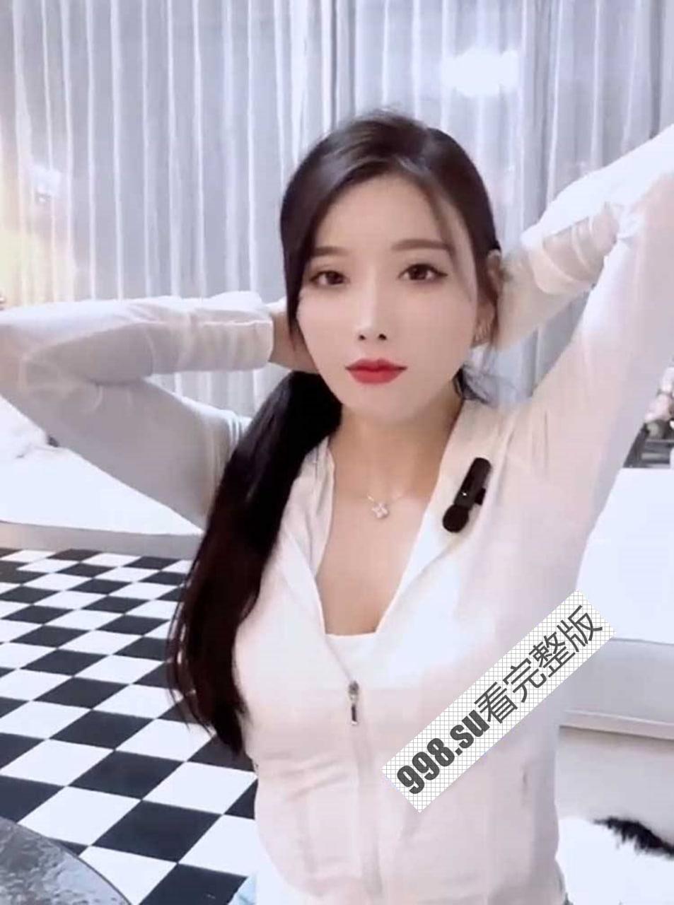 人气女神杨晨晨 剧情新作《猛男的大力冲击》身穿紧身瑜伽裤锻炼 被猛男对着镜子操-3