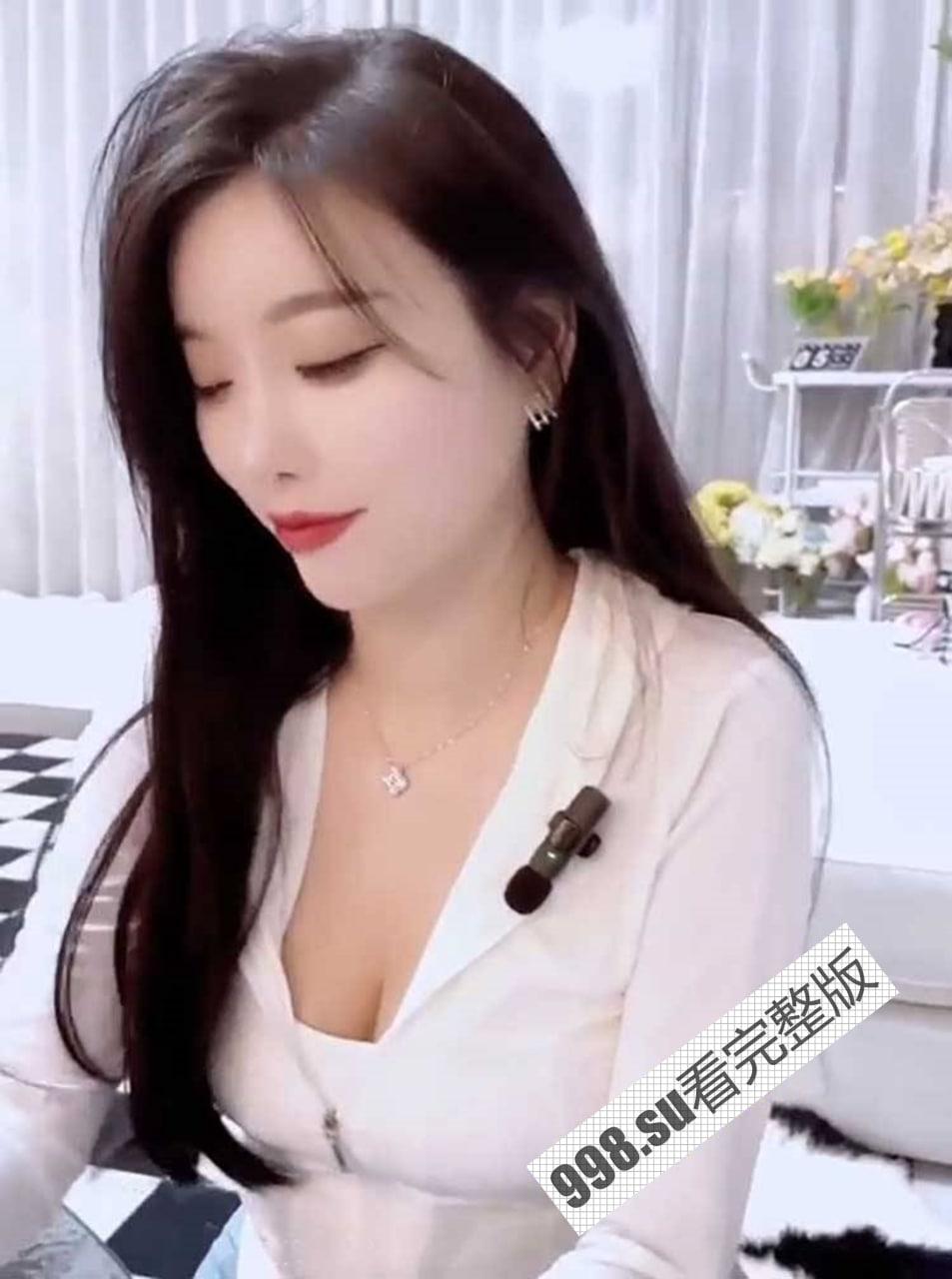 人气女神杨晨晨 剧情新作《猛男的大力冲击》身穿紧身瑜伽裤锻炼 被猛男对着镜子操-4