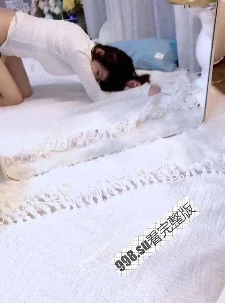 人气女神杨晨晨 剧情新作《猛男的大力冲击》身穿紧身瑜伽裤锻炼 被猛男对着镜子操-6