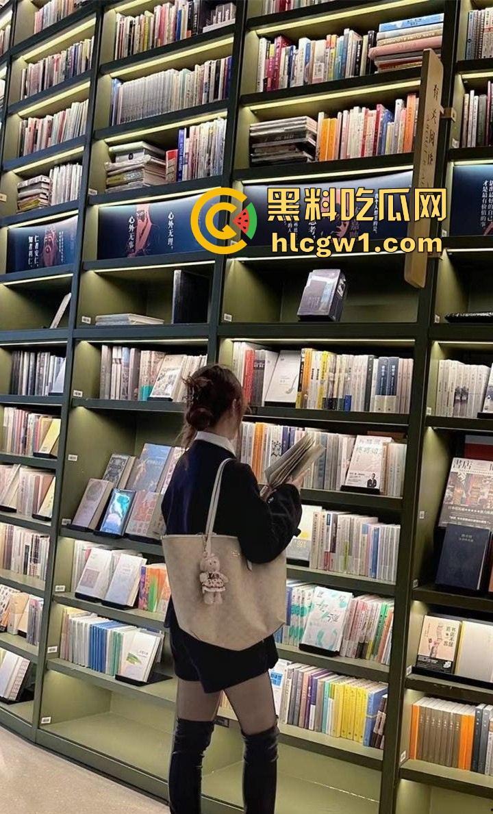 舔屁眼舔到潮喷！上海高冷女神『姜欣』堕落成富二代贱狗，屁味加精液舔到嗨叫，这骚劲连狗都跪服！-7