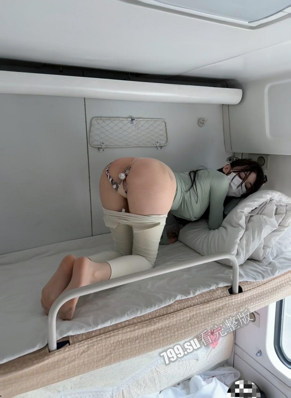 极品网红女神 脸红『Dearie』魅惑新作《高铁之旅》阴部鼓鼓的 各种姿势太欠操了-31