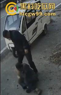 江西樟树大桥乡逆子为了房产打父亲，天理难容！孙子看到监控曝光畜生父亲。-7