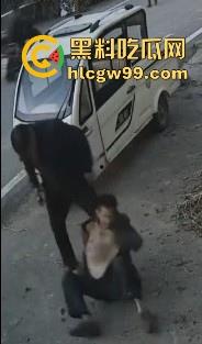 江西樟树大桥乡逆子为了房产打父亲，天理难容！孙子看到监控曝光畜生父亲。-8