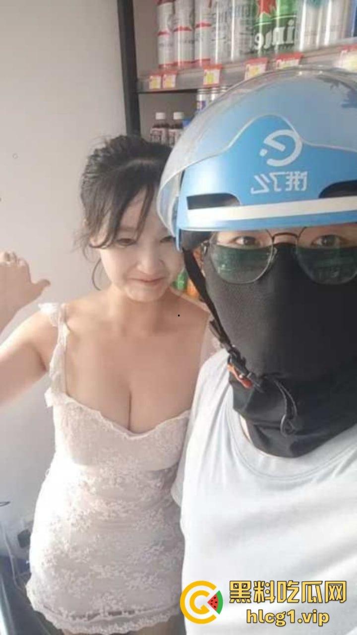 杭州老板娘“穿着清凉”被举报后 改行做直播！-2