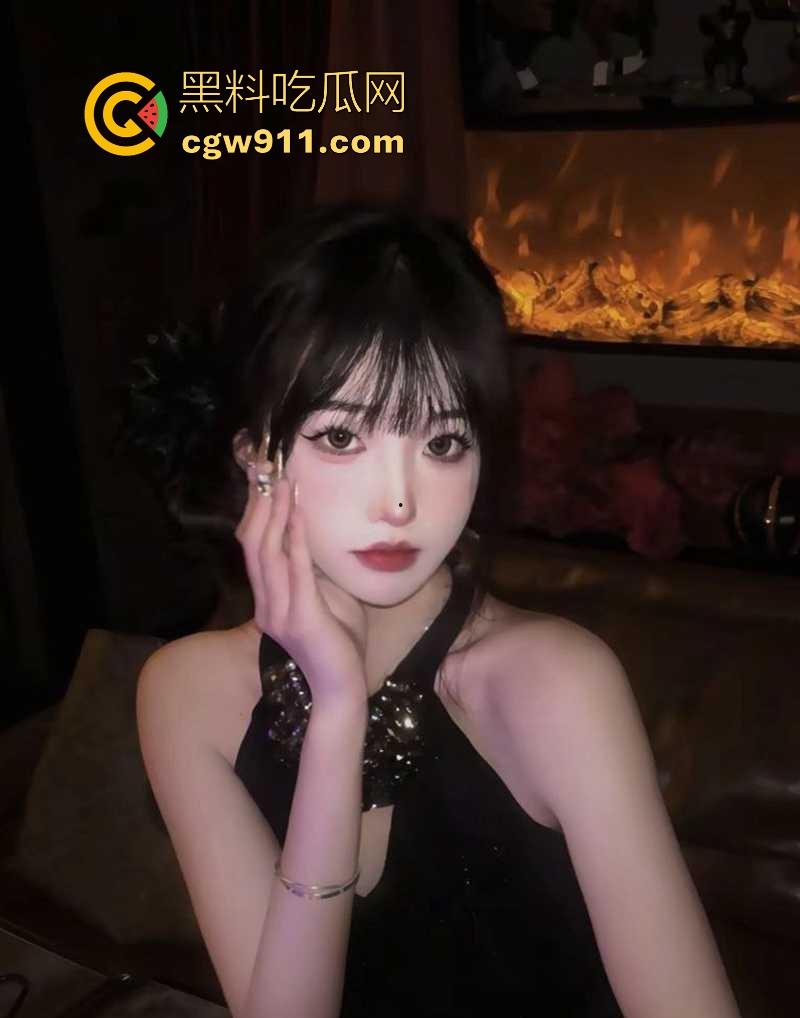 武汉神颜美女销售【刘家琪】暗骚反差玩露奶诱惑，骑术一流猛摇榨精，被拽发狠操，撅腚迎猛操！-4