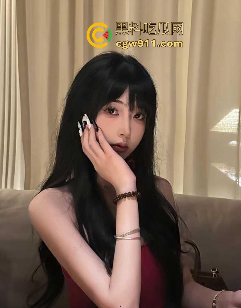 武汉神颜美女销售【刘家琪】暗骚反差玩露奶诱惑，骑术一流猛摇榨精，被拽发狠操，撅腚迎猛操！-5