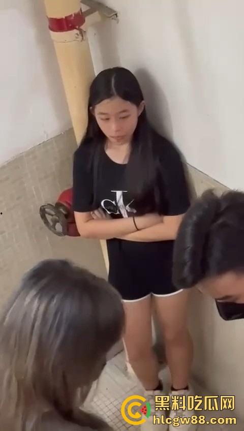 香港少女遭童党围殴，被十几人包围狂扇耳光，事隔半年才敢报警，霸凌太嚣张了吧？-6