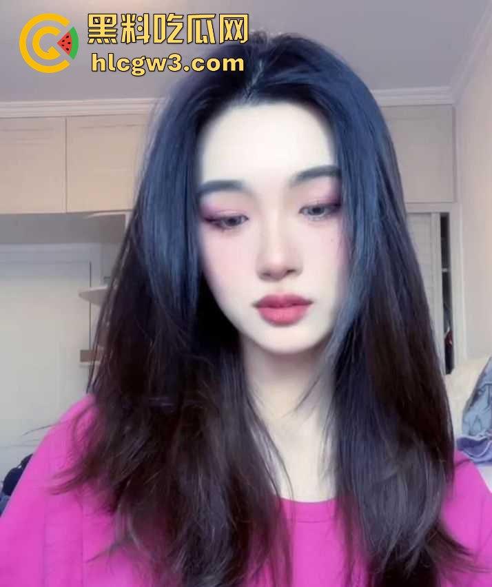 安徽灵璧凤山中学美术老师【李雯】不雅视频流出 被金主调教成小母狗，跪地舔屌的好老师！-1