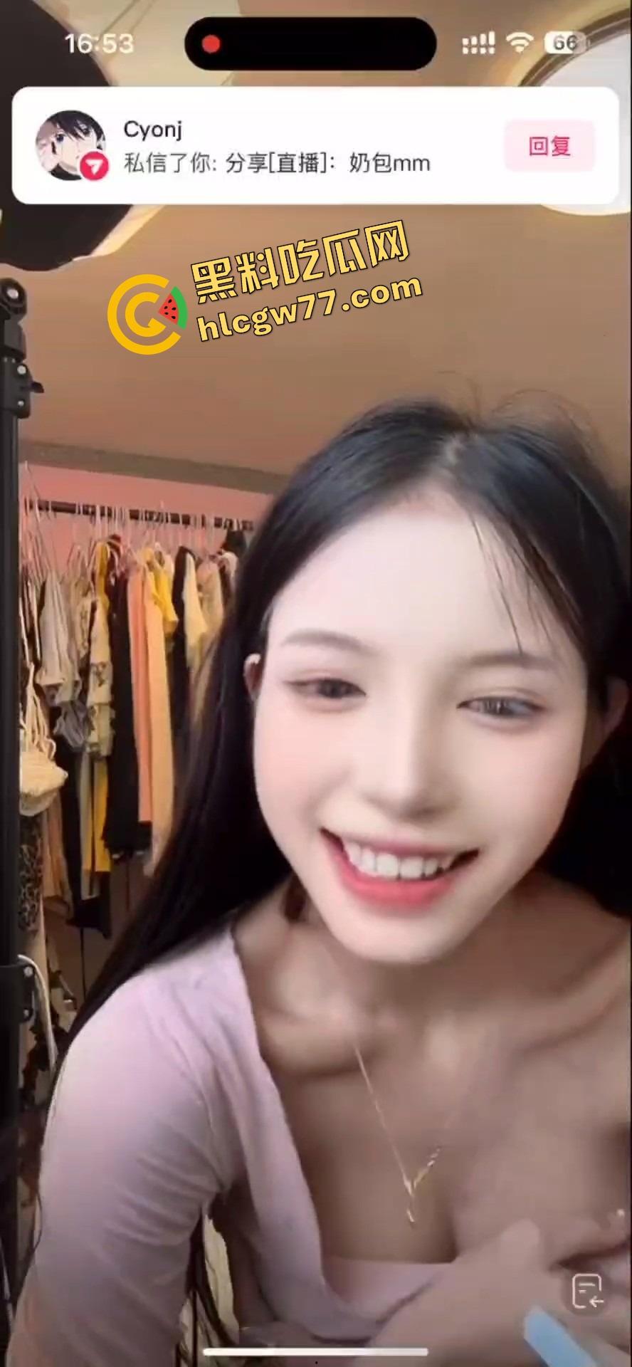 抖音真空带货女主播【小妮子】火了 奶头挺得比销量还高，买女装的清一色男粉，全程只看点不看衣服！-5